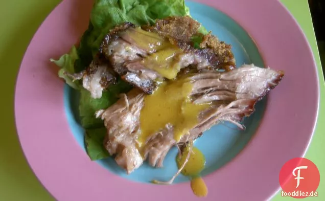 Gebratene Schweineschulter mit Senf-Ingwer-Sauce