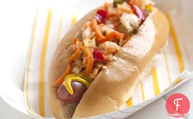 Hot Dogs Mit Kimchi Genießen