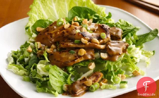 Asiatischer Hühnersalat mit Erdnüssen
