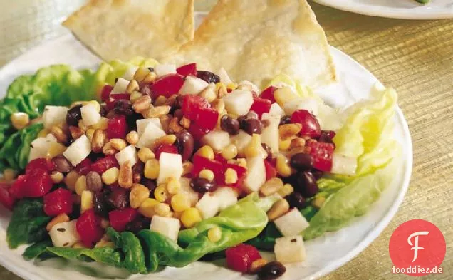 Mais- und Bohnensalat mit Tortillakeilen