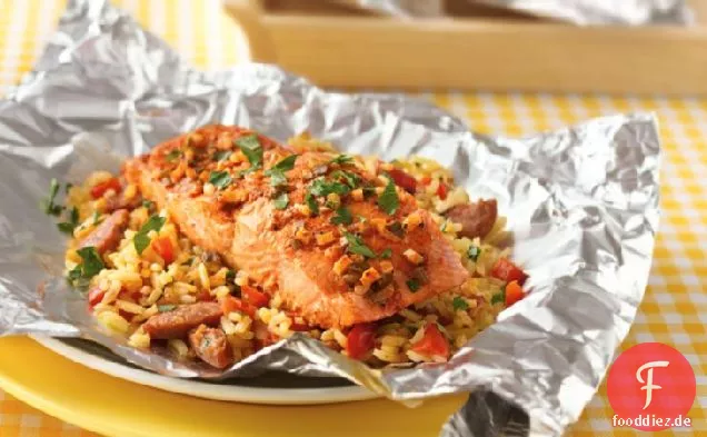 Gegrillte Lachs-Paella-Folienpackungen