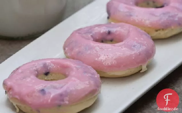 Sehr Beeren gebackene Donuts