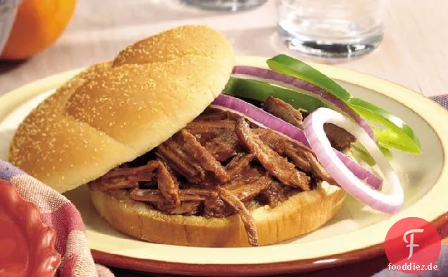 Slow-Cooker Root Beer Barbecue Rindfleisch Sandwiches