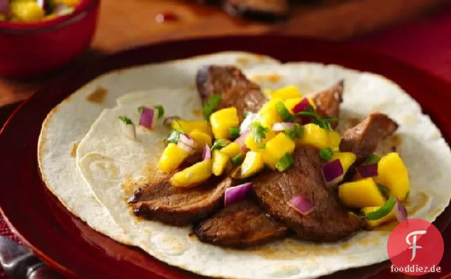 Flank Steak Tacos mit Mango-Salsa