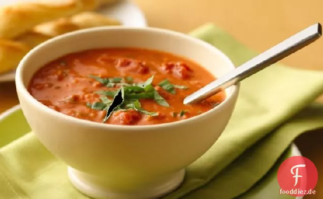 Klobige Tomaten-Basilikum-Suppe