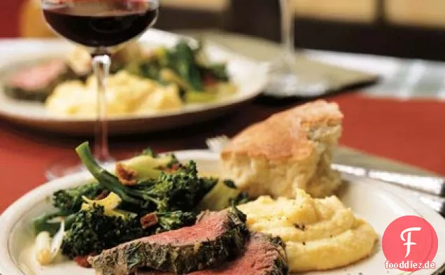 Kraut, Knoblauch und Senf-verkrustetes Rinderfilet