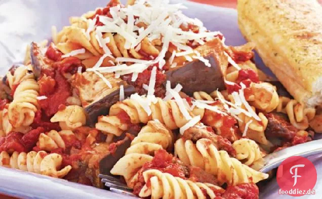 Slow-Cooker-Auberginen-Tomatensauce mit Nudeln