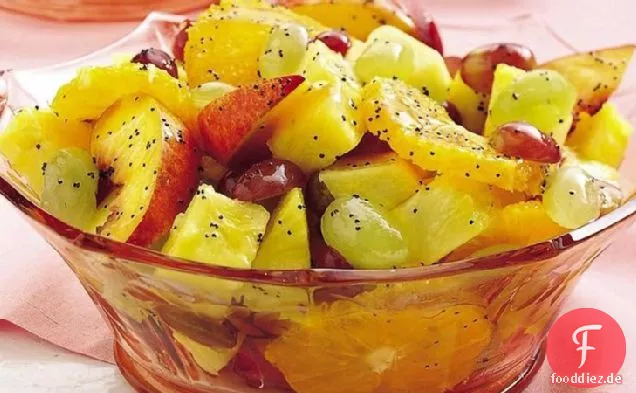Frisches Obst mit Honig-Mohn-Dressing