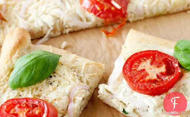 Tomaten- und Rote-Zwiebel-Fladenbrot