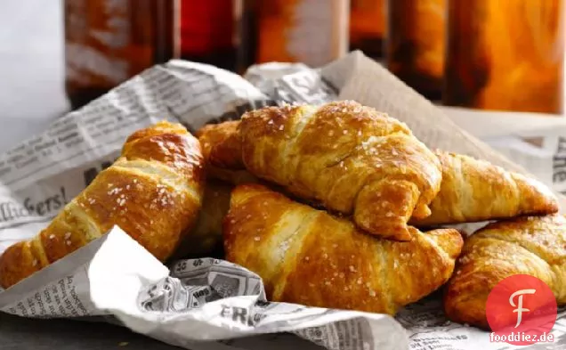 Gesalzenes Bier Brezel Halbmonde