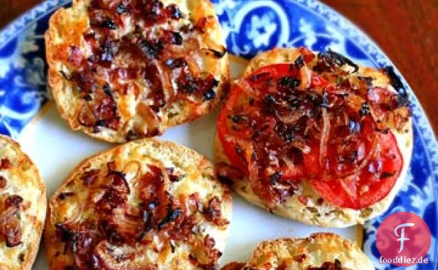 Karamellisierte Zwiebel-Englisch Muffin Pizzas