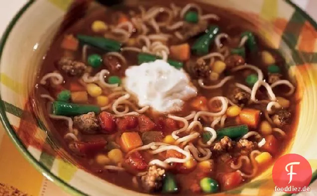 Pikante Rindfleisch-Nudel-Gemüsesuppe