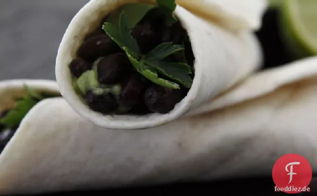 Dünne Schwarze Bohne-Avocado Wraps