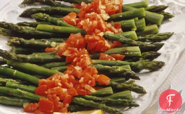 Spargel mit Tomaten