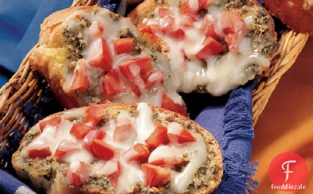 Pesto und Tomaten-Crostini