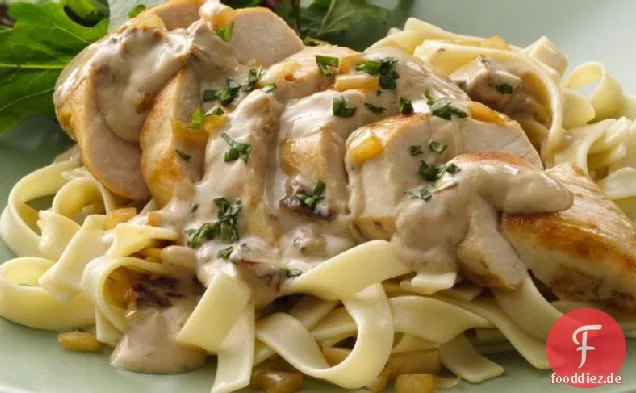 Huhn Alfredo mit sonnengetrockneter Tomatencreme