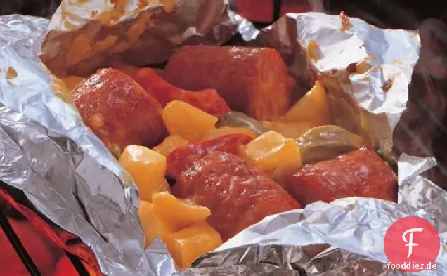 Gegrillte Geräucherte Wurst und Cheddar-Kartoffel-Packs