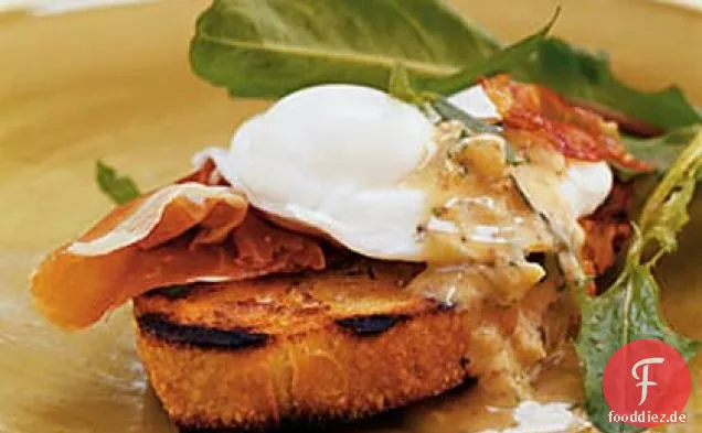 Frühstück Bruschetta mit Schinken, pochierten Eiern und warmer Senfvinaigrette