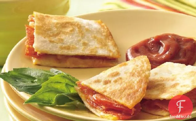 Cheesy Pizza Quesadilla Beißt