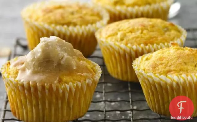 Maisbrot-Cupcakes mit Ahorn-Butter Belag