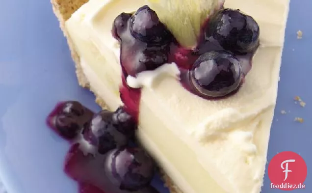 Blueberry-gekrönt Zitronen-Eistorte