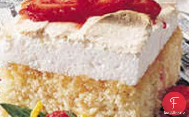 Zitronen-Baiser-Kuchen mit Erdbeeren