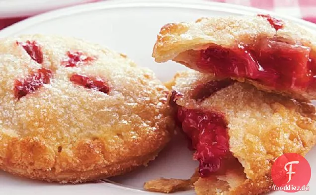 Erdbeer-Rhabarber-Mini-Kuchen
