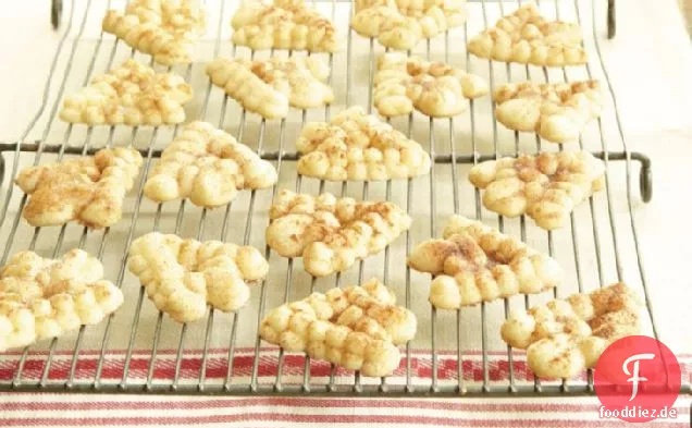 Snickerdoodle Spritz Cookies,