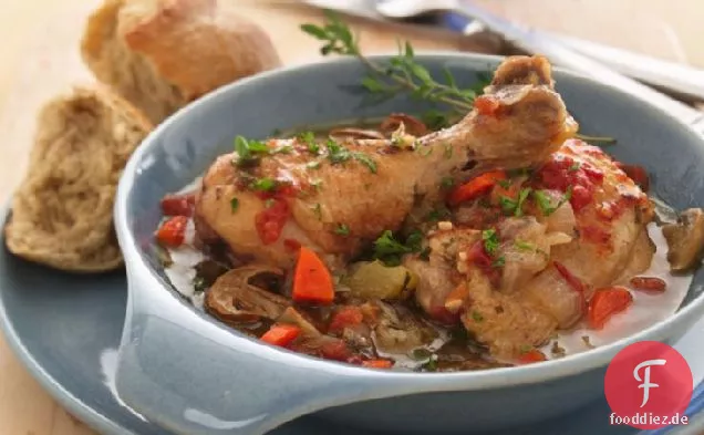 Geschmortes Huhn mit Waldpilzen und Thymian