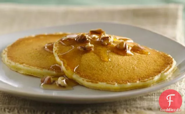 Maisbrot Pfannkuchen mit Butter-Pecan-Sirup