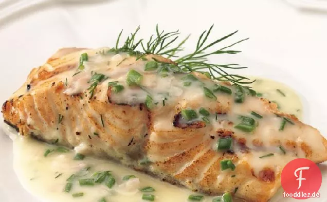 Gegrillter Lachs mit Zitronen-Kräuterbutter-Sauce