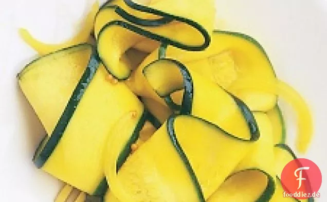 Eingelegte Zucchini-Bänder