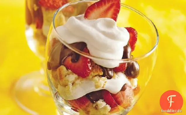 Neapolitanische Shortcake Parfaits