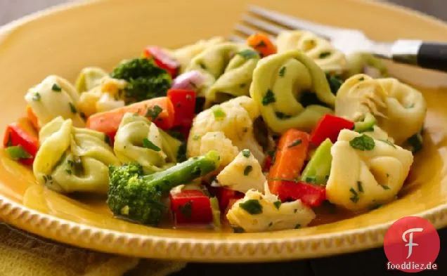 Einfacher Tortellini-Gemüsesalat