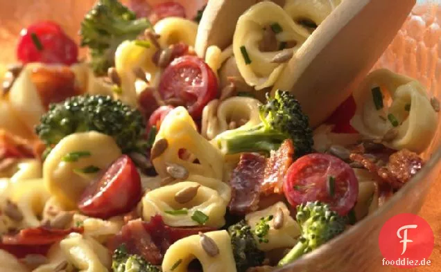Tortellini, Brokkoli und Specksalat