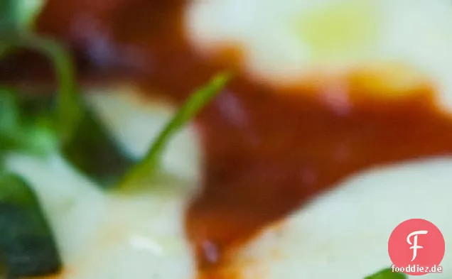 Gegrillte Bisquick® Margherita Pizza