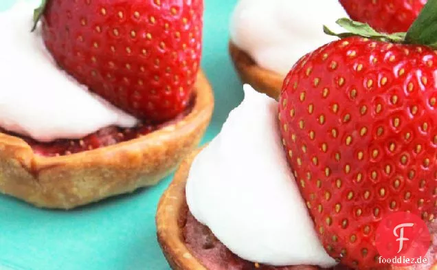 Mini-Erdbeer-Rhabarber-Torten