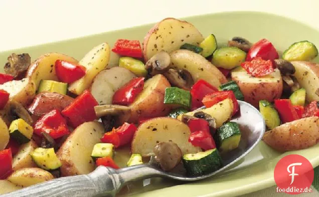 Ofen-Bratkartoffeln und Gemüse