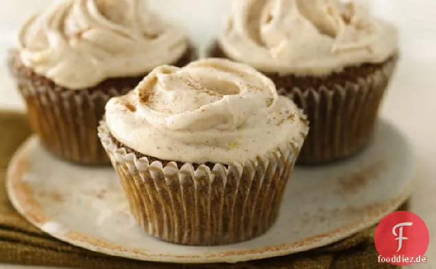 Ingwer-Gewürz-Cupcakes mit Frischkäse-Zuckerguss (weißes Vollkornmehl)