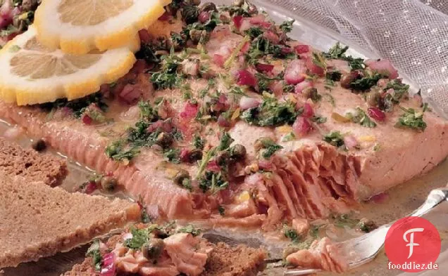 Pochierter Lachs mit Honig-Senf-Sauce