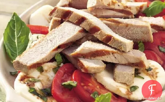 Gegrillter Thunfisch-Tomaten-Mozzarella-Salat