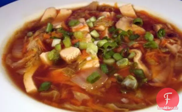 Heiß-saure Suppe mit Holzohren und Napa-Kohl