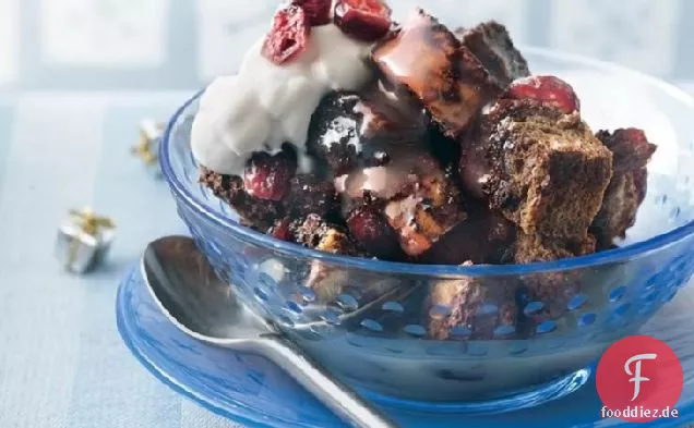 Schokoladen-Cranberry-Brot-Pudding