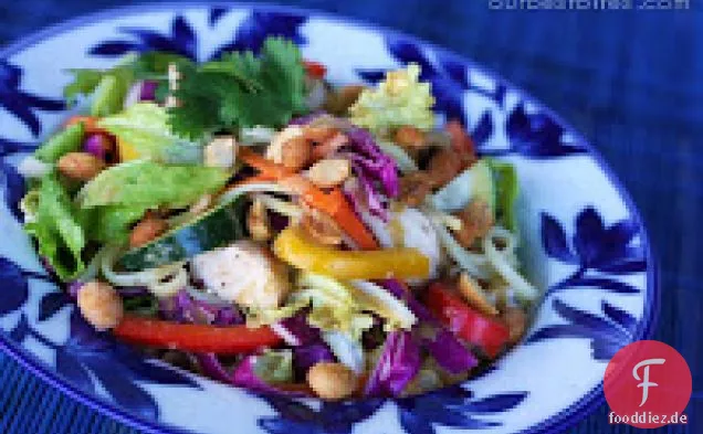 Thailändischer Erdnuss-Nudel-Salat