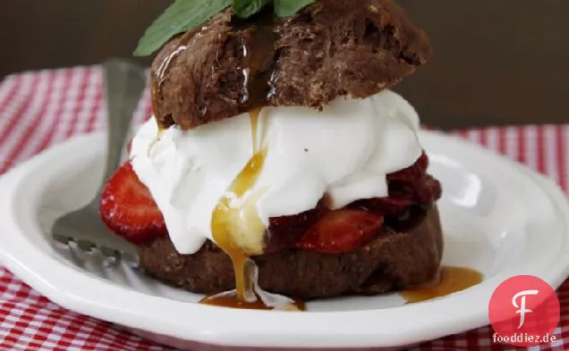 Schokolade-Karamell-Erdbeer-Shortcakes
