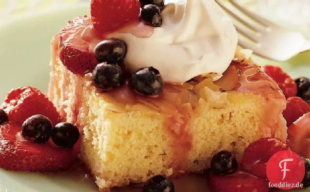 Mandel Shortcake mit Dreifach-Beeren-Sauce