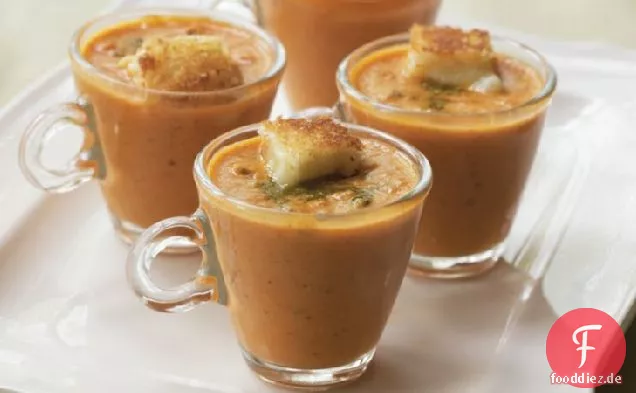 Tomatensuppe mit Käsecroutons