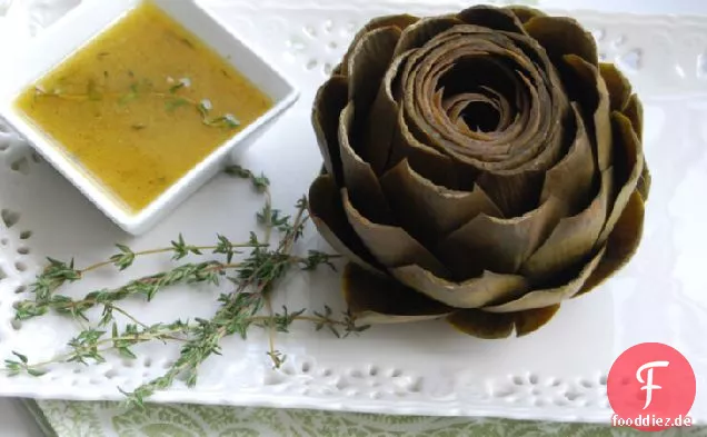 Ganze Artischocken mit Zitronen-Thymian-DIP-Sauce