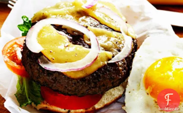 Klassischer Burger mit würzigem Ketchup