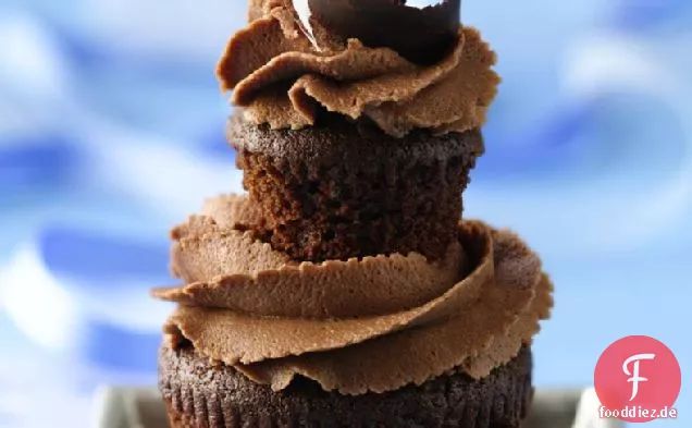 Doppelte dunkle Schokolade-Kokos-Cupcakes